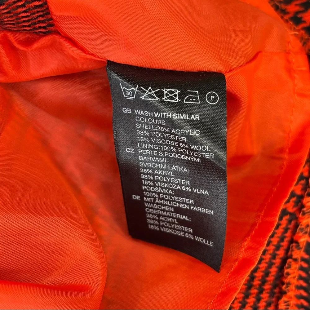 🔥3 for $21- H&M Red Plaid Mini Skirt with Side Buttons - Picture 7 of 7